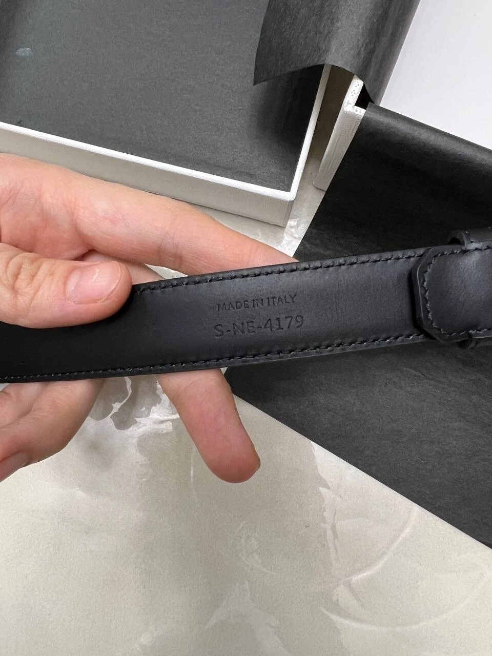 Celine medium triomphe belt in taurillon leather black - Image 5